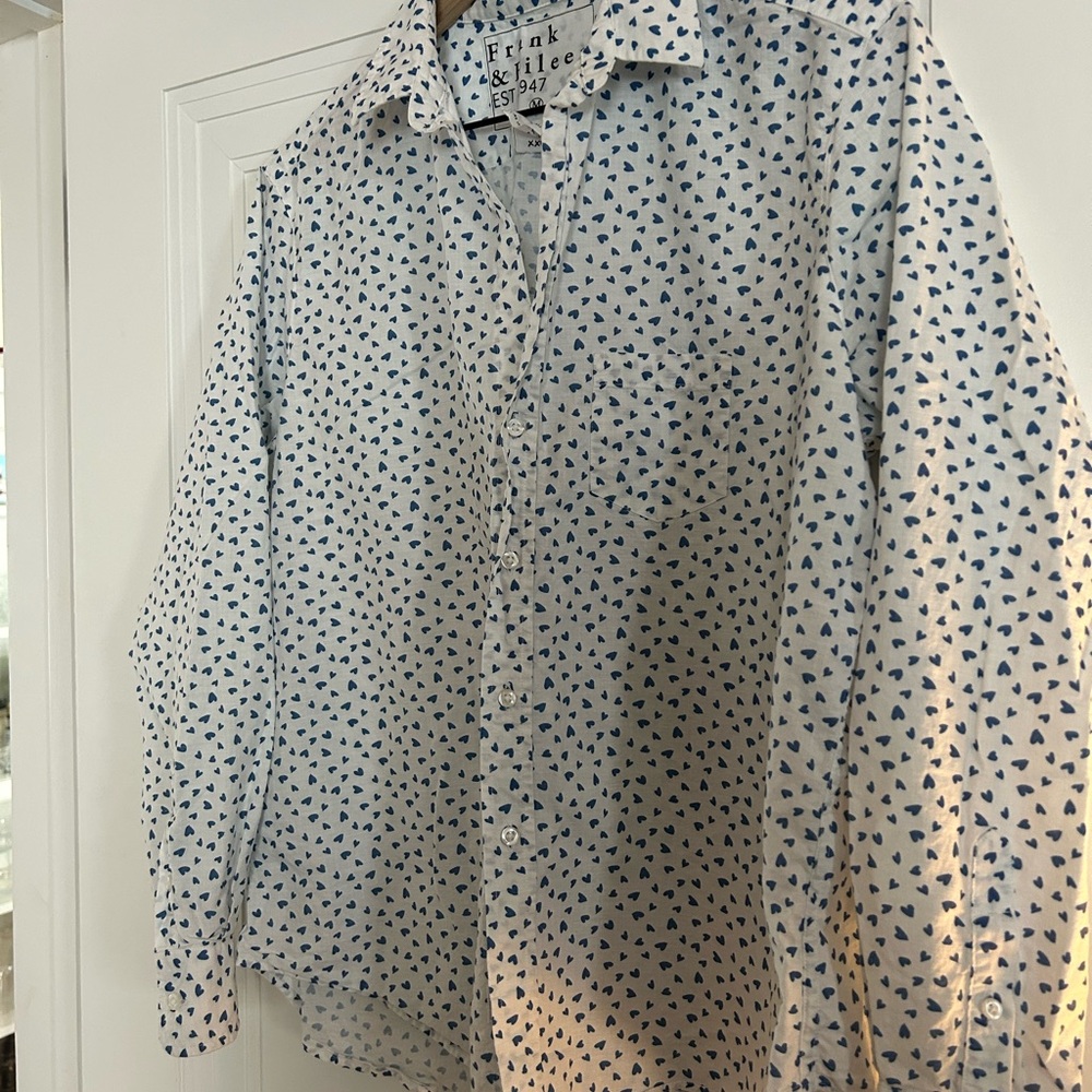 Frank & Eileen Women’s White and Blue Heart Shirt - M